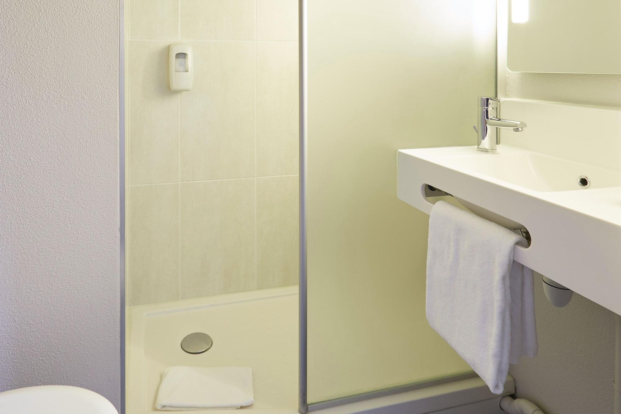 B&B Hotel Lille Roubaix Campus Gare Exterior foto