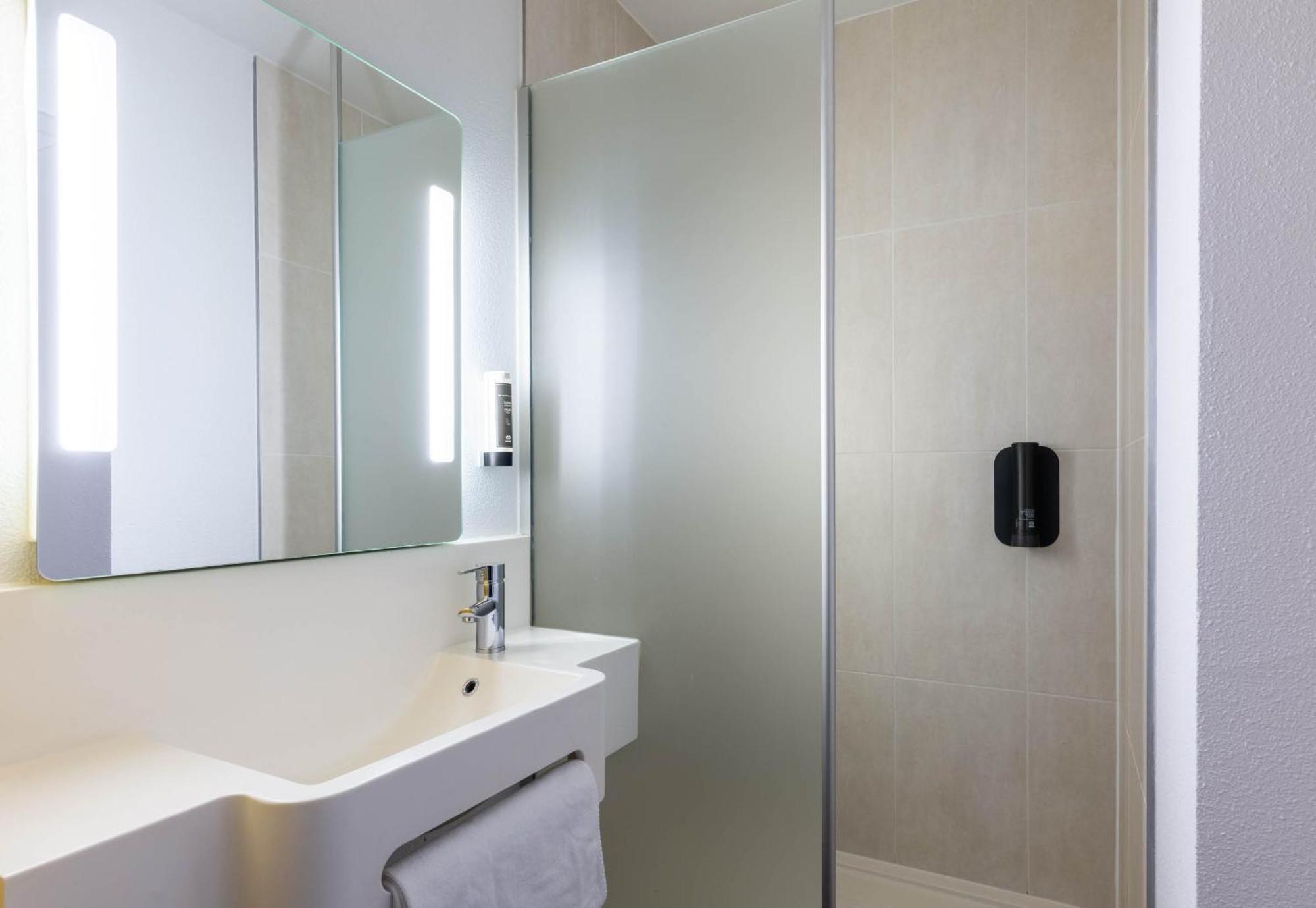 B&B Hotel Lille Roubaix Campus Gare Exterior foto